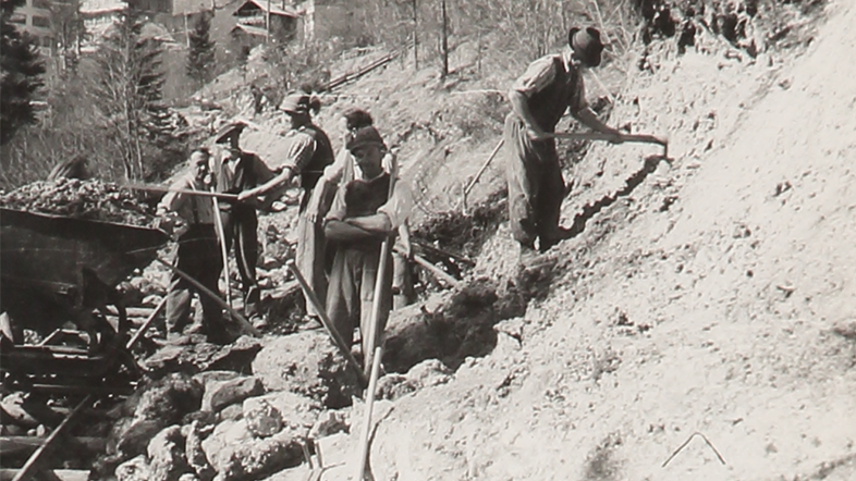 Straßenbauarbeiten 1938 für die Lodenwalke Ramsau
